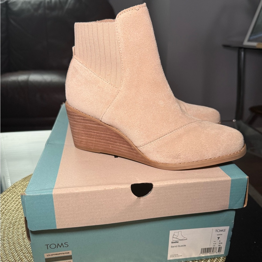 Toms Cream and Brown Ankle Boots with Suede Finish